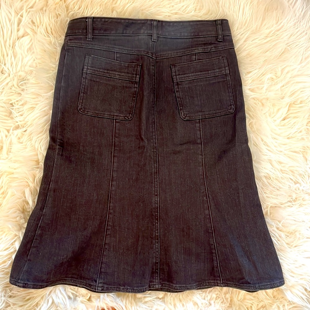 On trend Theory denim skirt in brown - Picture 2 of 2
